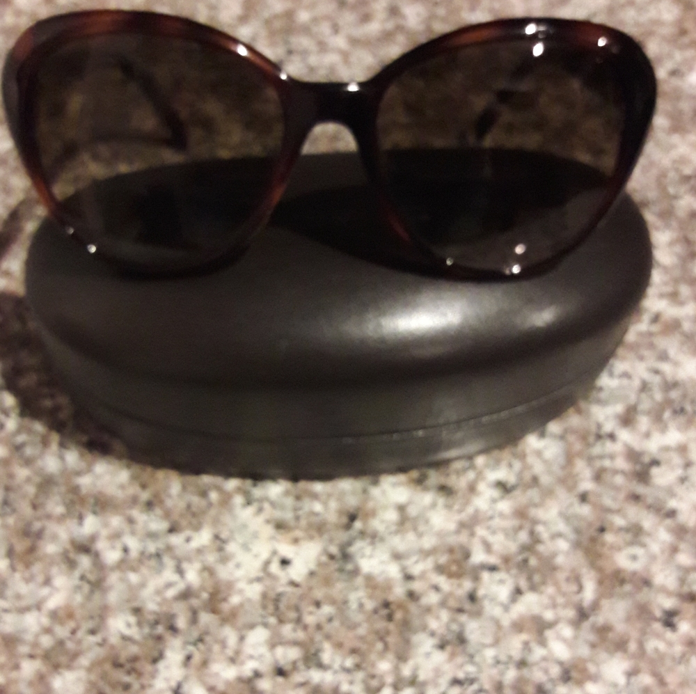 100% AUTHENTIC FENDI SUNGLASSES .
